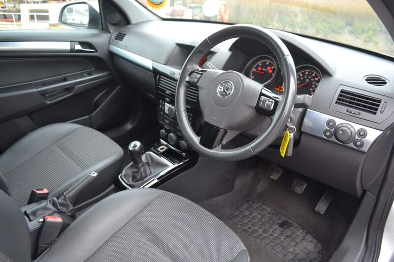 View VAUXHALL ASTRA 1.7 CDTi ecoFLEX Design 5dr