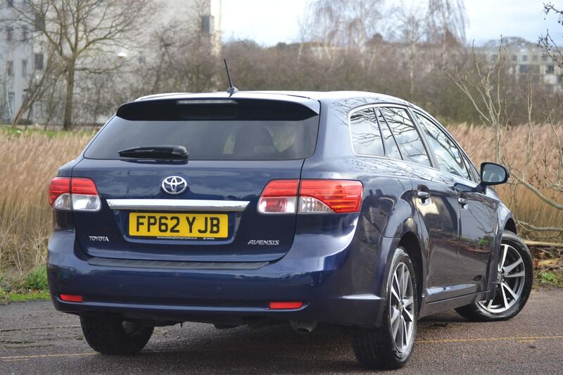 TOYOTA AVENSIS