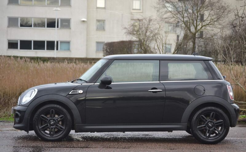 MINI HATCH