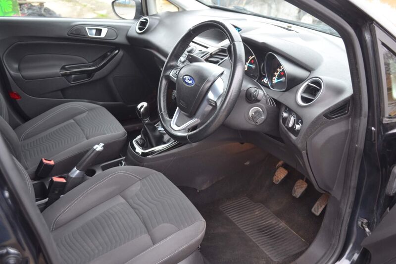 View FORD FIESTA 1.0T EcoBoost Zetec Euro 5 (s/s) 5dr