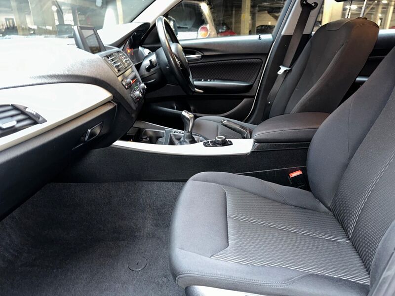 BMW 1 SERIES