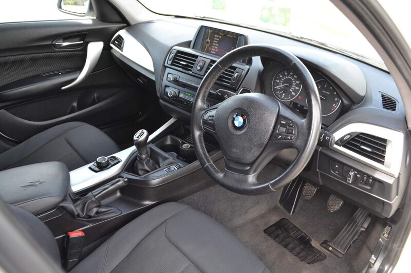View BMW 1 SERIES 1.6 114i SE Euro 5 (s/s) 5dr