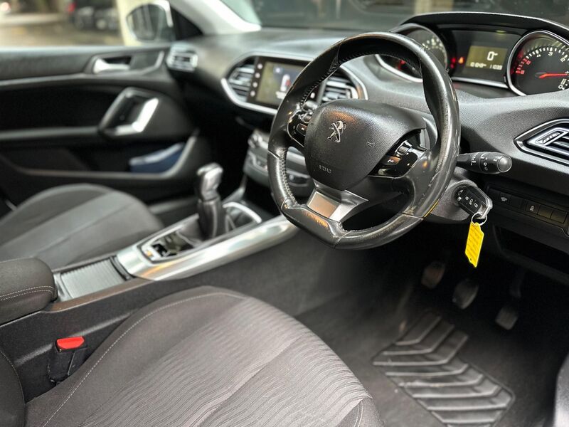 View PEUGEOT 308 1.6 HDi Active Euro 5 5dr