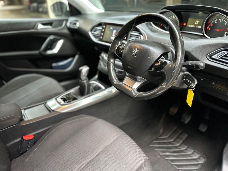 View PEUGEOT 308 1.6 HDi Active Euro 5 5dr