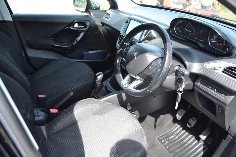 View PEUGEOT 208 1.2 PureTech Tech Edition Euro 6 (s/s) 5dr