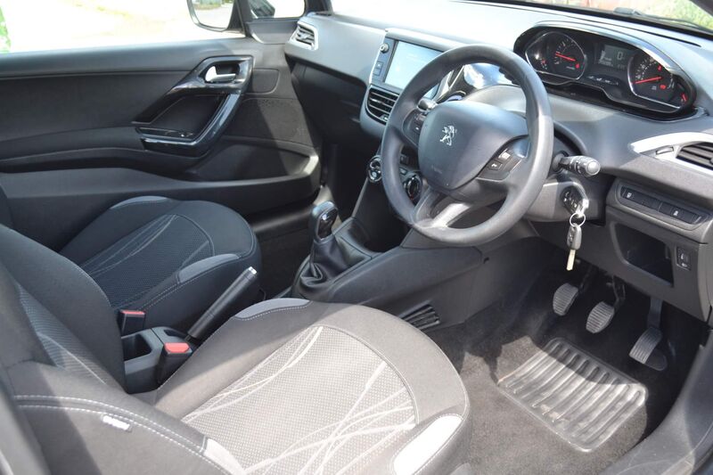 View PEUGEOT 208 1.2 VTi PureTech Active Euro 5 3dr