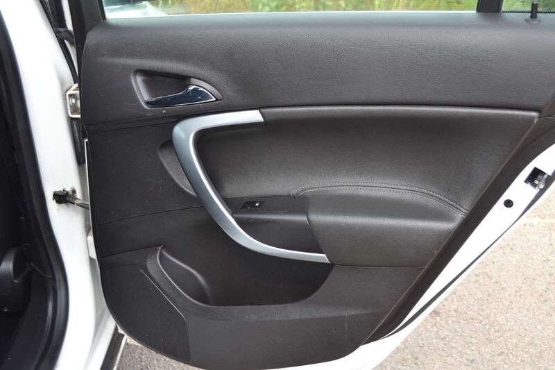 VAUXHALL INSIGNIA
