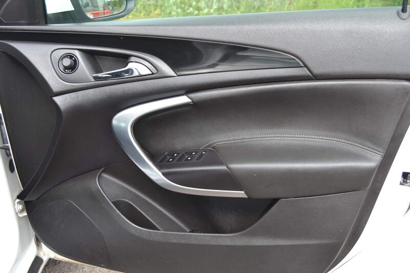 VAUXHALL INSIGNIA