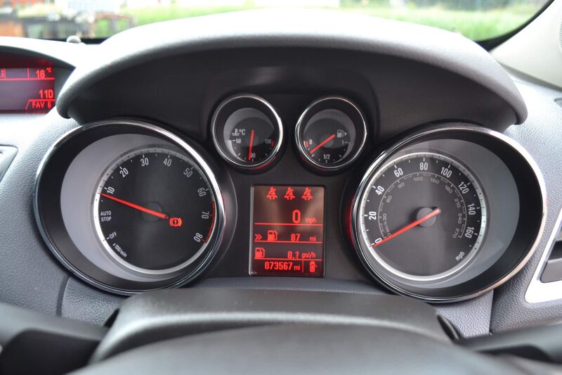 VAUXHALL MOKKA