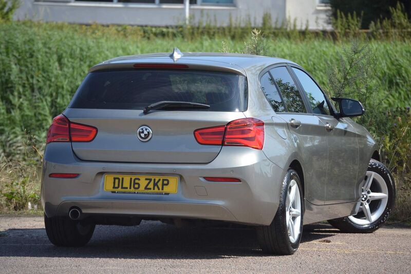 BMW 1 SERIES