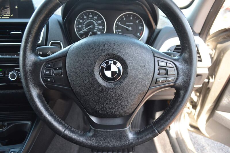 BMW 1 SERIES