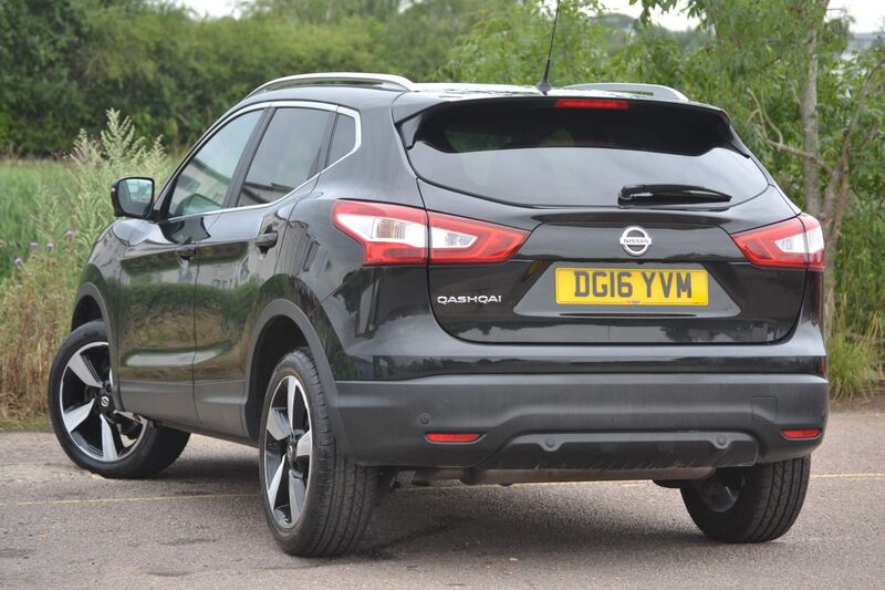 View NISSAN QASHQAI 1.2 DIG-T N-Connecta 2WD Euro 6 (s/s) 5dr
