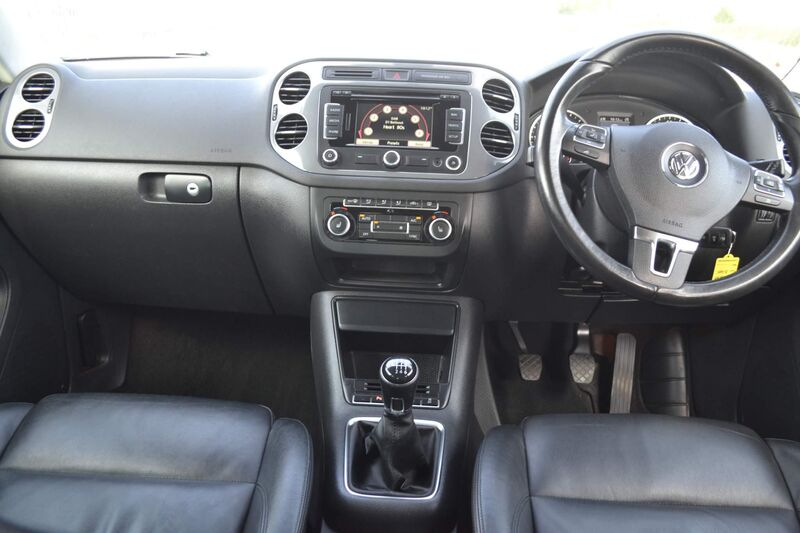 View VOLKSWAGEN TIGUAN 2.0 TDI BlueMotion Tech Match 4WD Euro 5 (s/s) 5dr