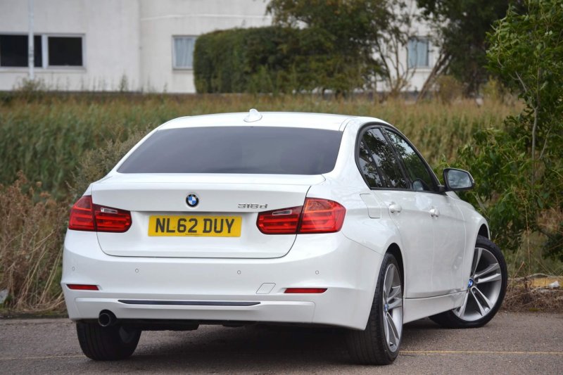 BMW 3 SERIES