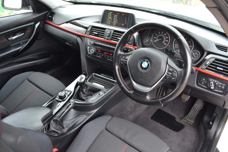 View BMW 3 SERIES 2.0 318d Sport Euro 5 (s/s) 4dr