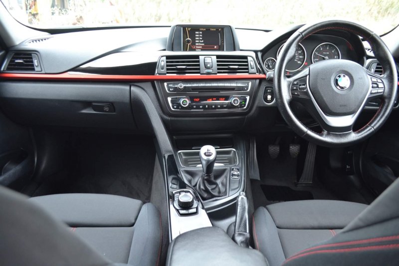 BMW 3 SERIES