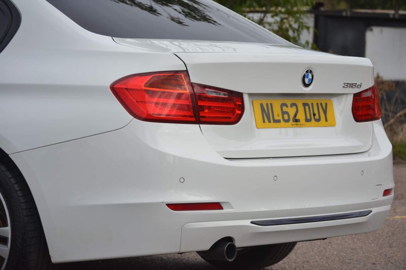 BMW 3 SERIES