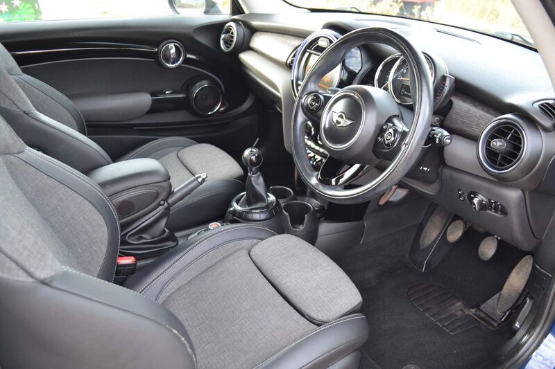 View MINI HATCH 1.5 Cooper D Euro 6 (s/s) 3dr