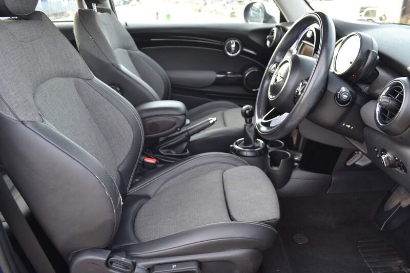 MINI HATCH