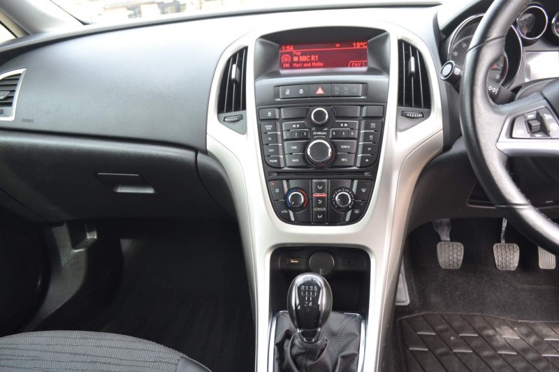 VAUXHALL ASTRA