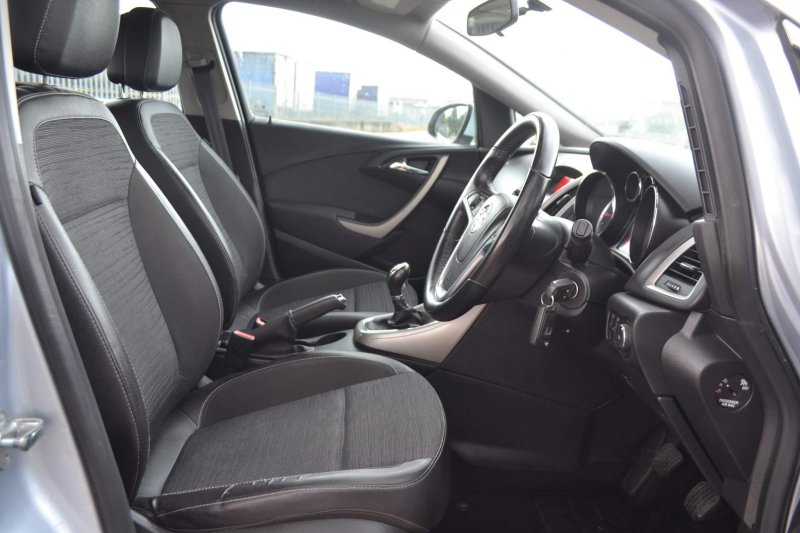 VAUXHALL ASTRA