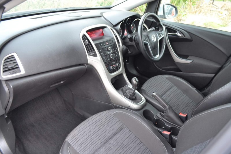 VAUXHALL ASTRA