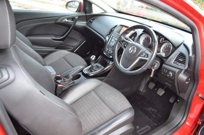 View VAUXHALL ASTRA GTC 1.4i Turbo SRi Euro 6 (s/s) 3dr