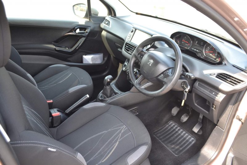 View PEUGEOT 208 1.2 VTi Active Euro 5 3dr