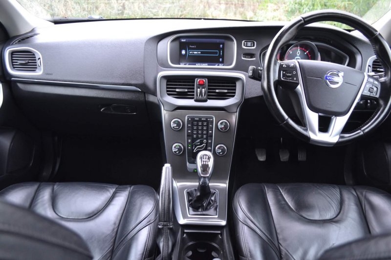 VOLVO V40