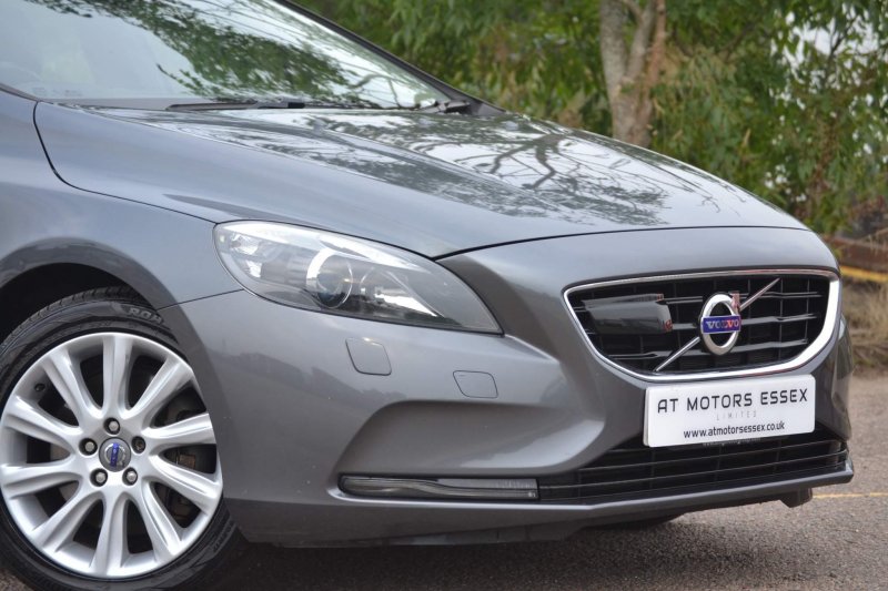 VOLVO V40
