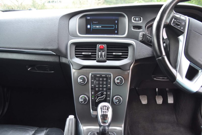 VOLVO V40