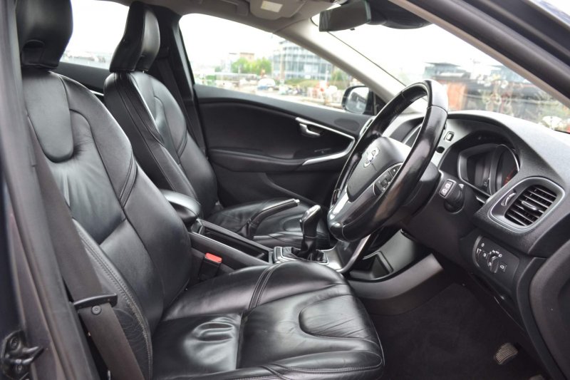 View VOLVO V40 2.0 D3 SE Lux Nav Euro 5 (s/s) 5dr