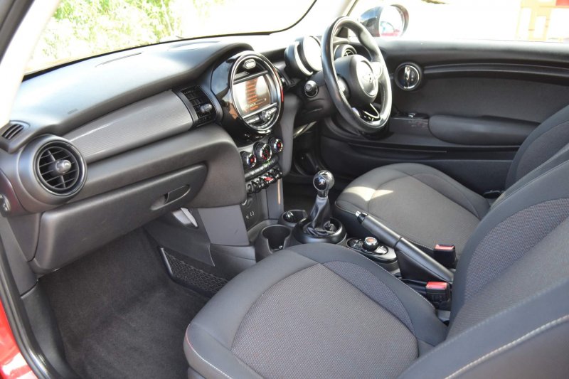MINI HATCH