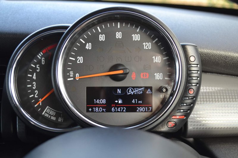 MINI HATCH