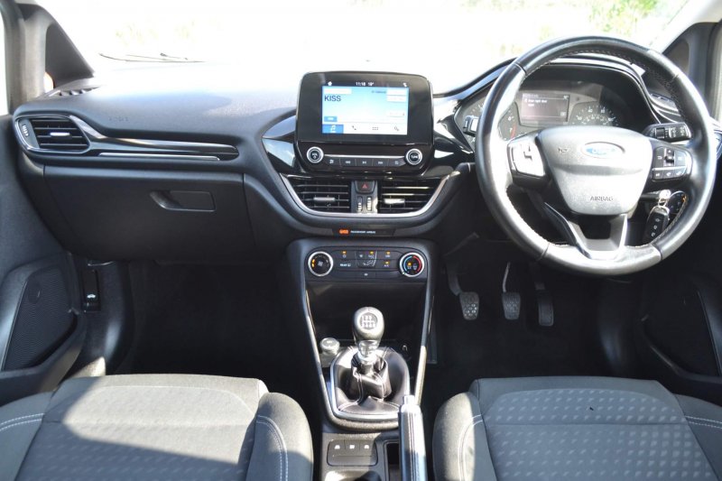 View FORD FIESTA 1.0T EcoBoost Zetec Euro 6 (s/s) 5dr