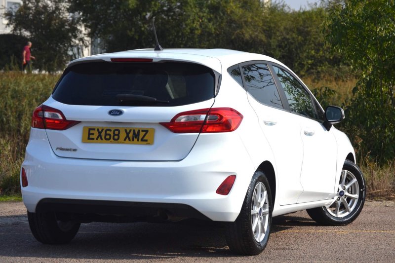 View FORD FIESTA 1.0T EcoBoost Zetec Euro 6 (s/s) 5dr