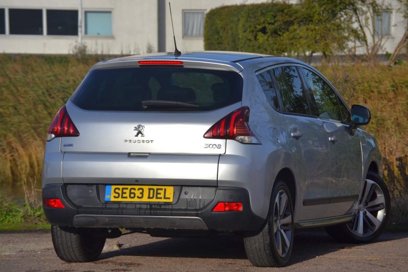 PEUGEOT 3008
