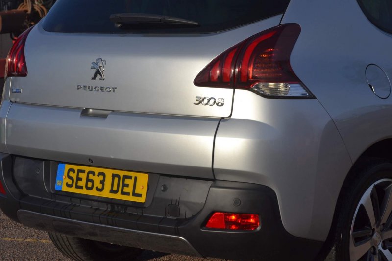 PEUGEOT 3008