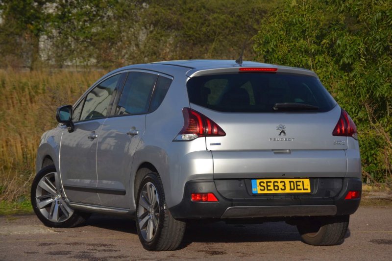 PEUGEOT 3008