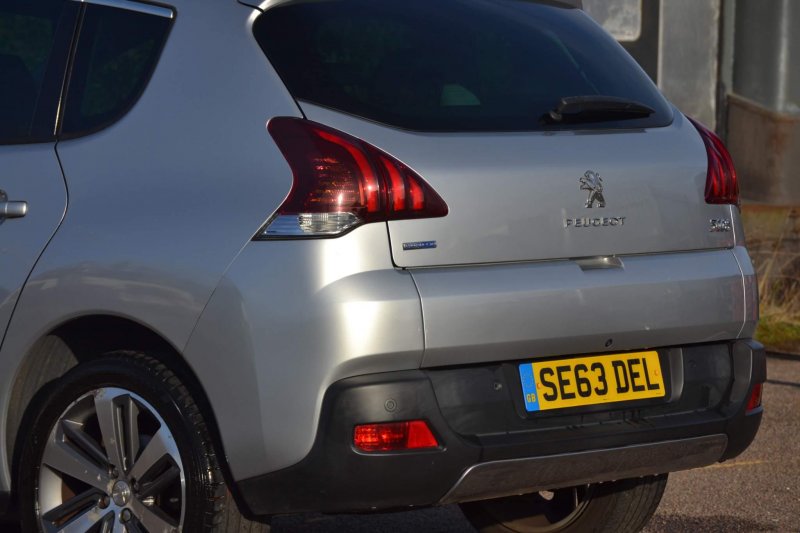 PEUGEOT 3008