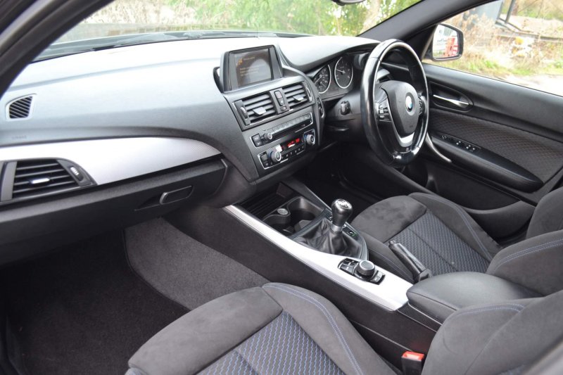 BMW 1 SERIES