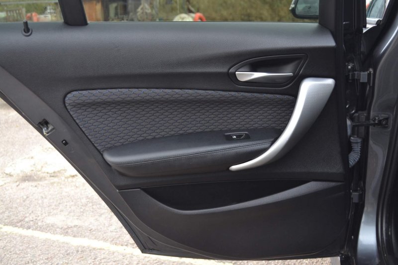 BMW 1 SERIES