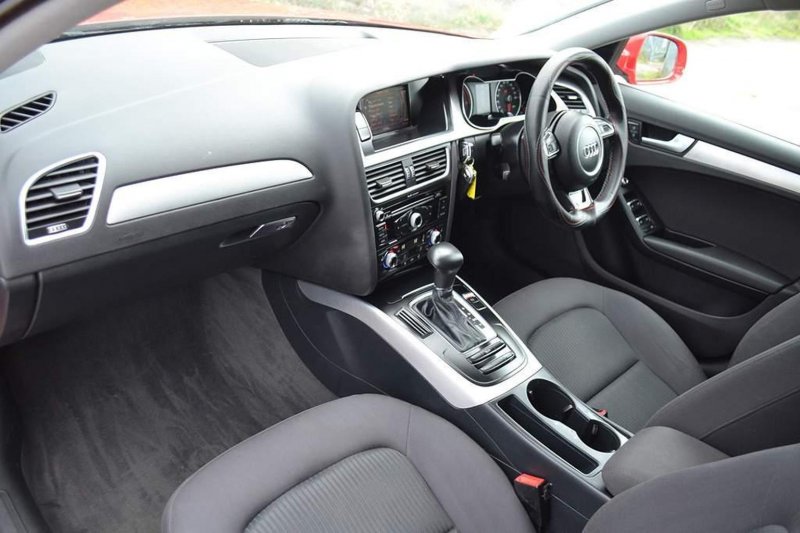 AUDI A4 AVANT