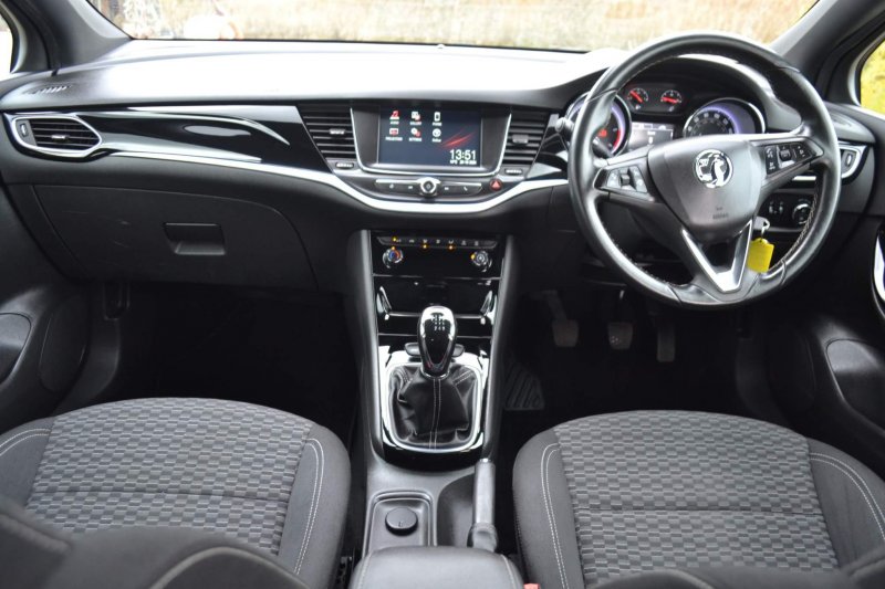 View VAUXHALL ASTRA 1.6 CDTi ecoTEC BlueInjection SRi Euro 6 5dr