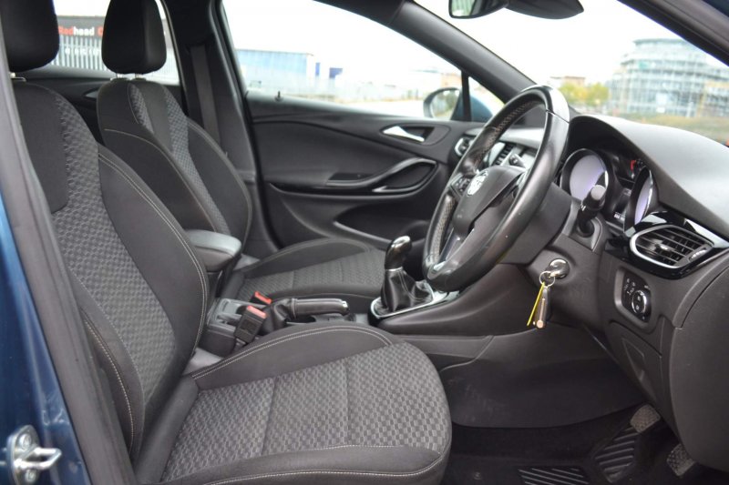 VAUXHALL ASTRA