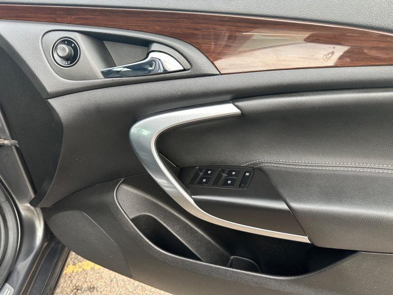 VAUXHALL INSIGNIA