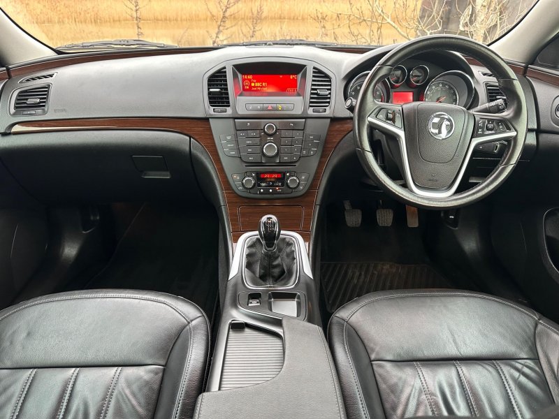 VAUXHALL INSIGNIA