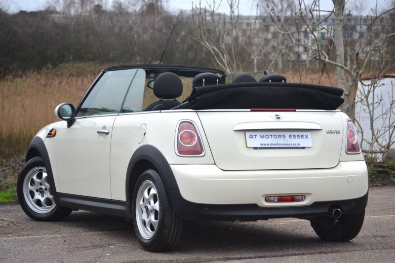 View MINI CONVERTIBLE 1.6 Cooper Euro 6 (s/s) 2dr