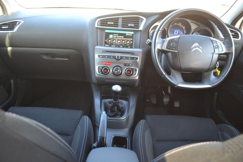 View CITROEN C4 1.2 PureTech Platinum Euro 6 5dr