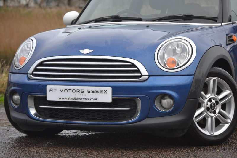 MINI HATCH